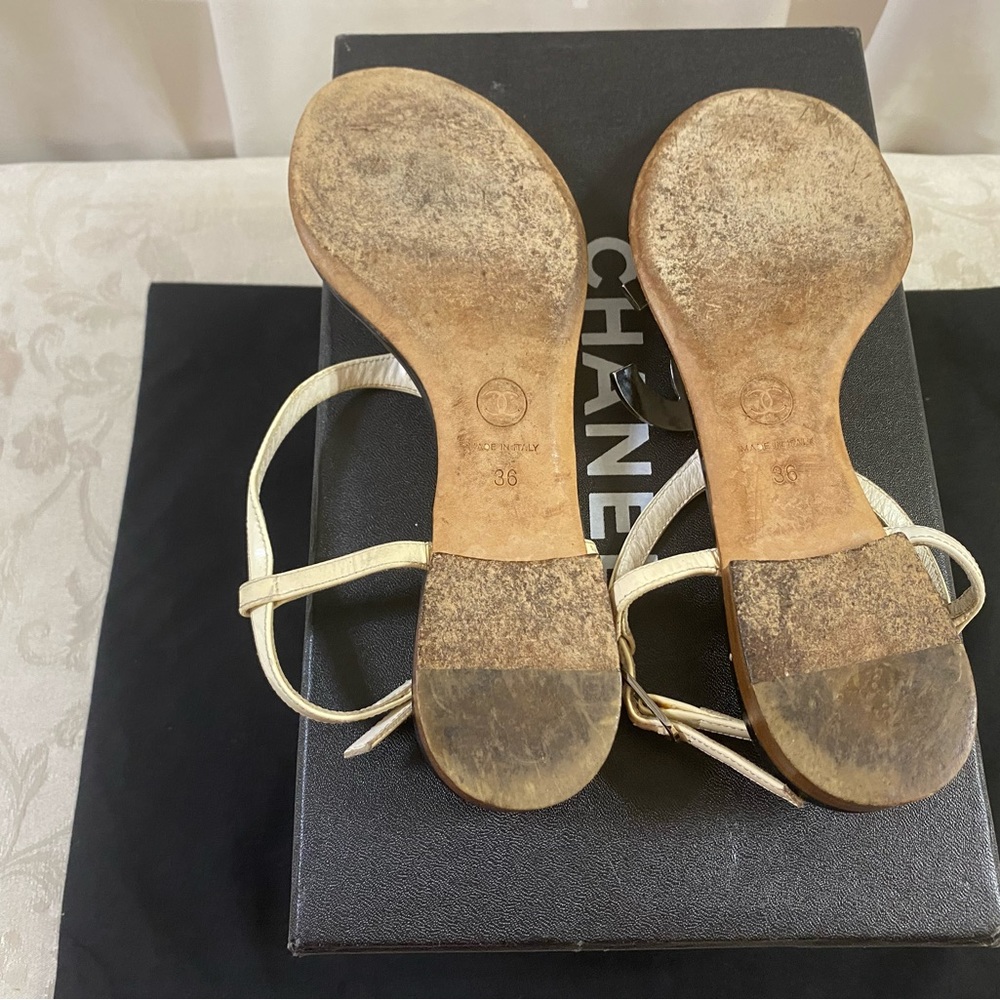 🆕 Chanel CC oversized Logo Thong Sandals 🩴 - Picture 6 of 7
